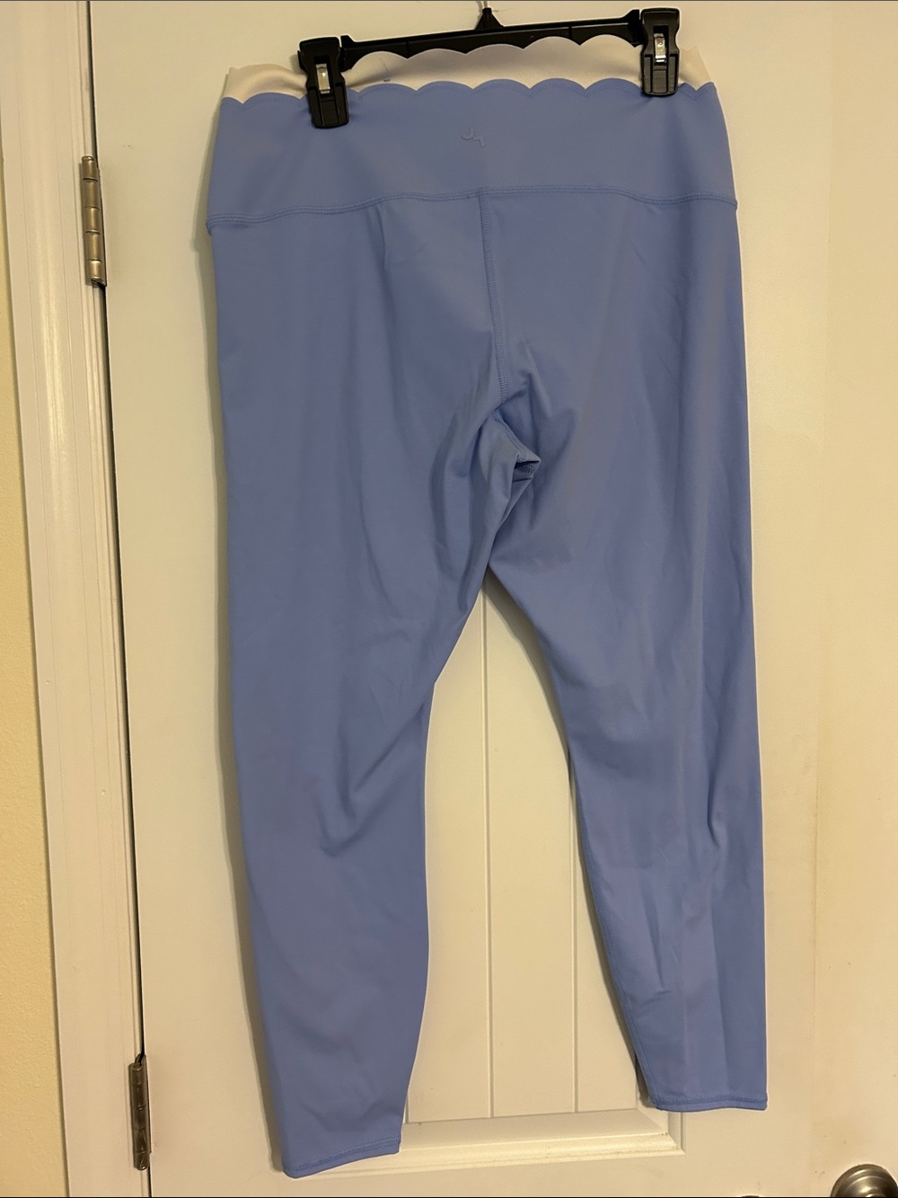 JoyLab Long-Sleeve Scalloped Crop Top and Leggings. - Picture 8 of 8